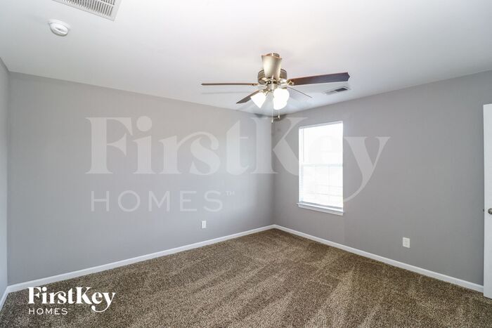 Building Photo - 9812 Misty Pine Dr
