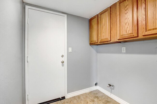 Building Photo - 11495 Chesterton Dr