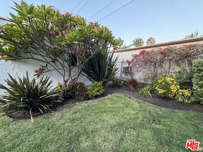 Building Photo - 326 N La Jolla Ave