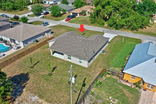 Building Photo - 1294 SW Patricia Ave