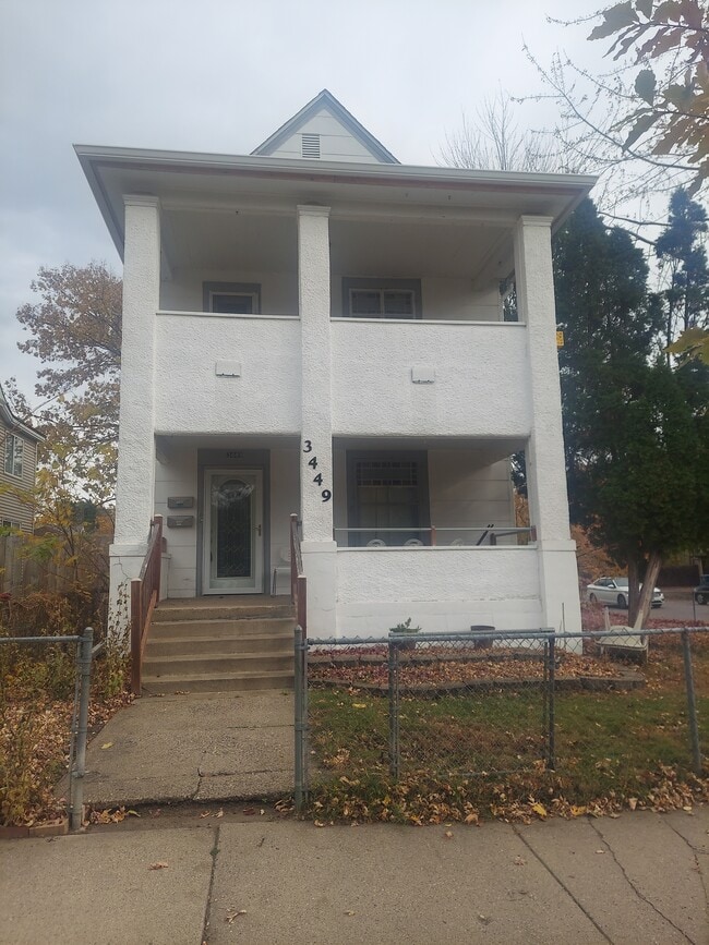 Building Photo - 3449 Longfellow Ave