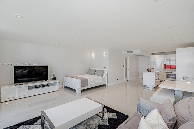 Building Photo - 2301 Collins Ave