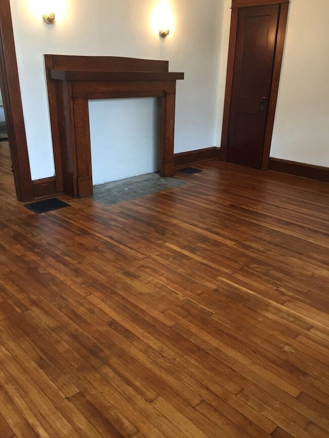 Building Photo - 258 E 29th St