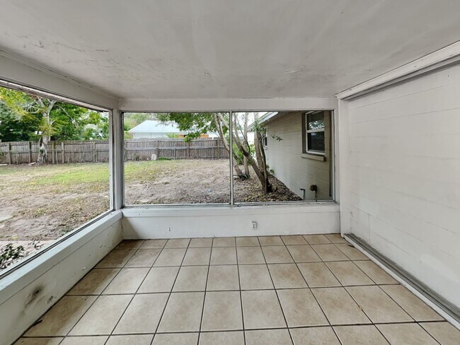 Building Photo - 4807 29th Ave W