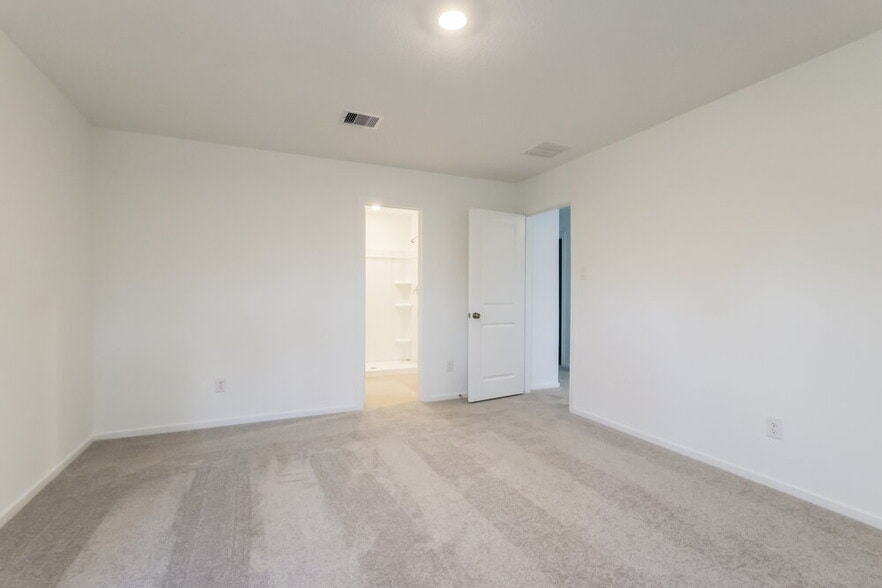 Building Photo - 325 Woodland Hills Dr