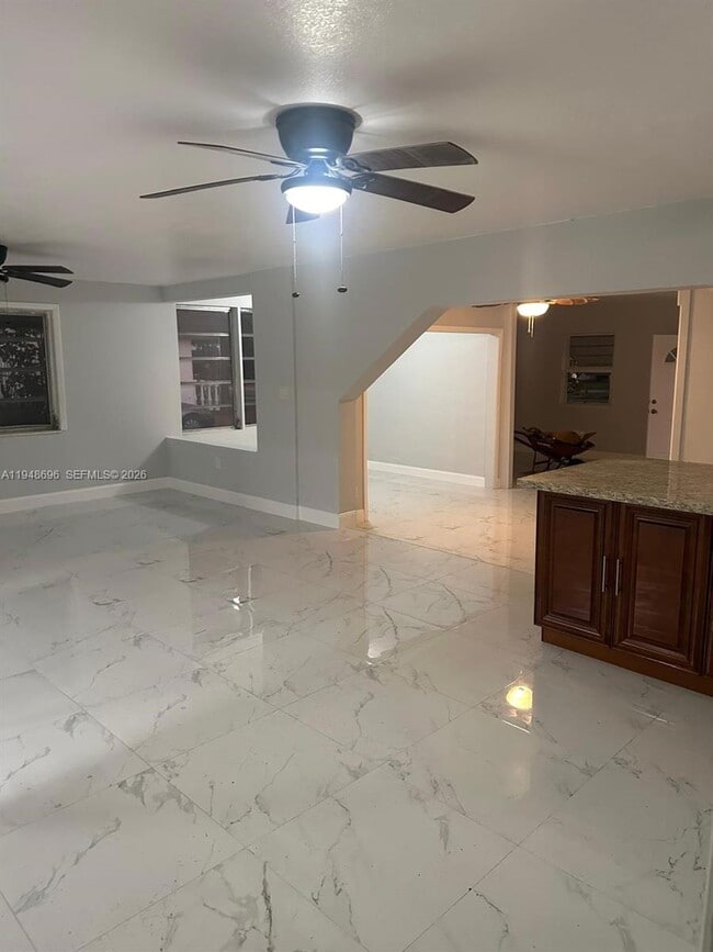 Building Photo - 1705 NE 157th Ter