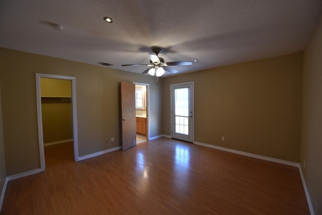 Building Photo - 106 Rawhide Trail
