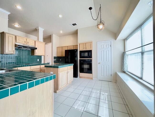 Building Photo - 1725 Dapplegrey Ln