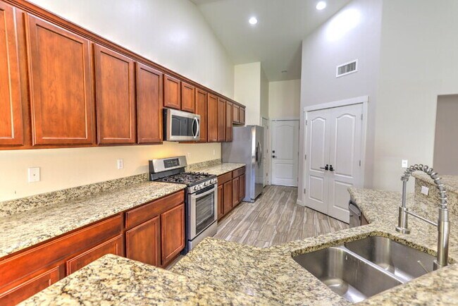 Building Photo - Madera Highlands