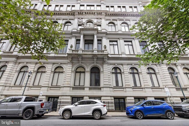 Building Photo - 1001 Chestnut St