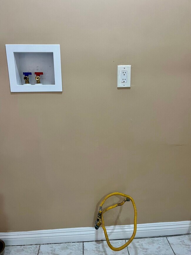 Washer/dryer hookups - 8246 Beeman Ave