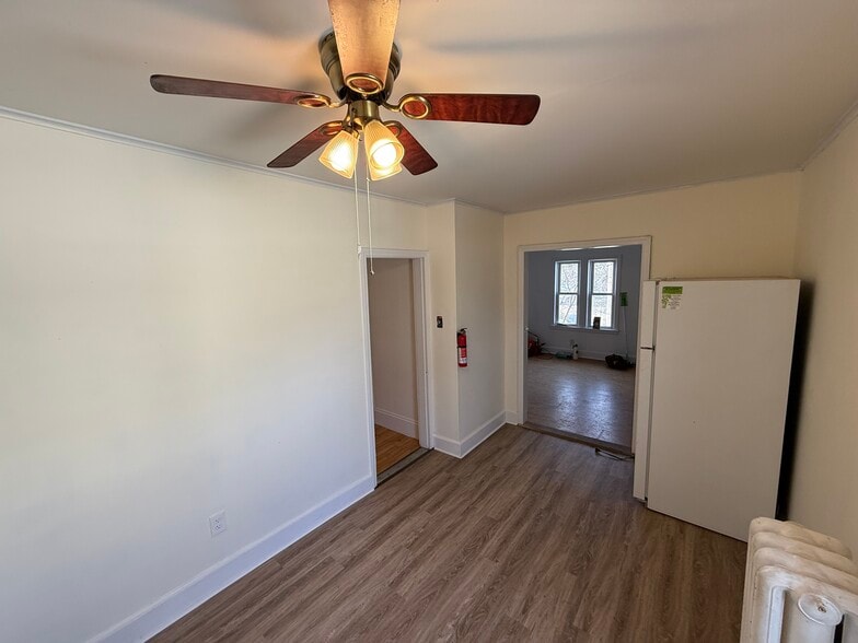 Building Photo - 10-2 Russell St