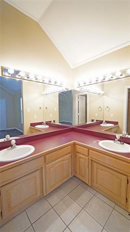 Building Photo - 306 Cherry St