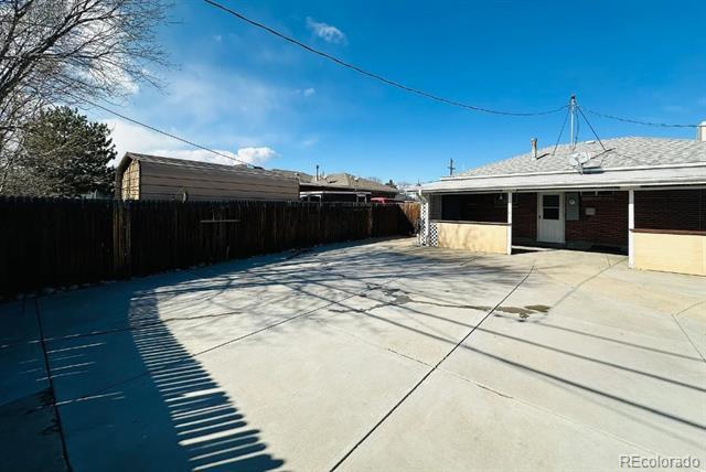 Building Photo - 940 W 70th Pl