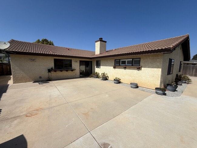 Building Photo - 818 Harrison Dr