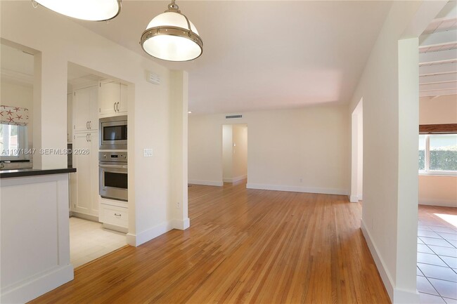 Building Photo - 8300 SW 61st Ave