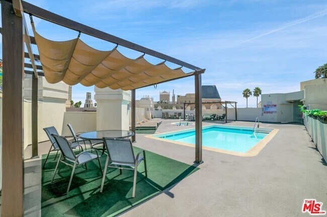 Building Photo - 620 S Gramercy Pl