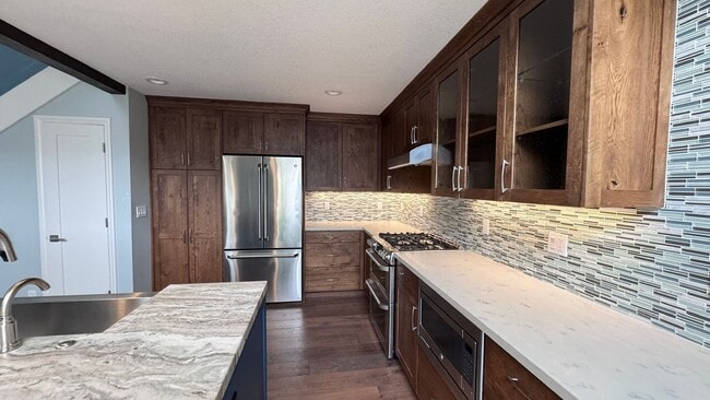 Building Photo - Upgraded 2 bedroom with bonus room