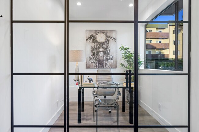 Building Photo - 18303 Oakbury Cir