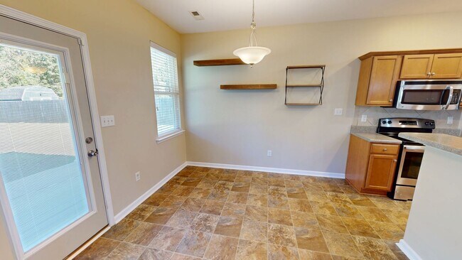 Building Photo - Stylish Two-Story in the dreamy Riverbrooke Community of Raeford!