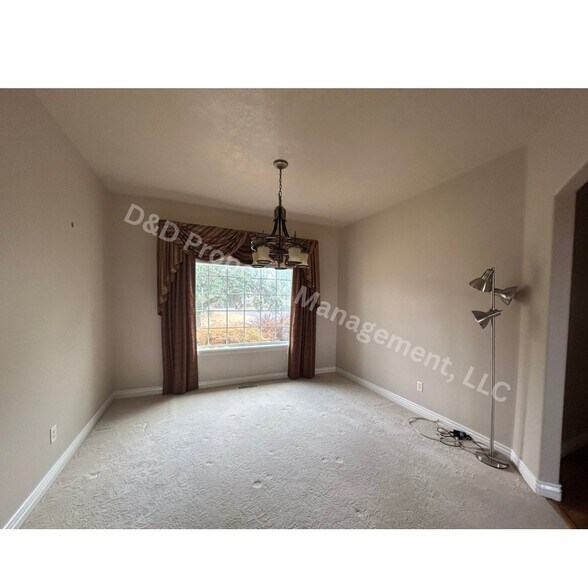 Building Photo - 568 Mahard Dr
