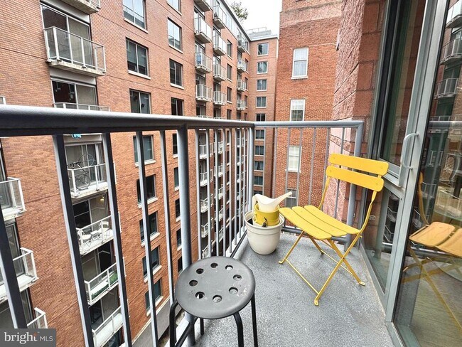 Building Photo - 1117 10th St NW