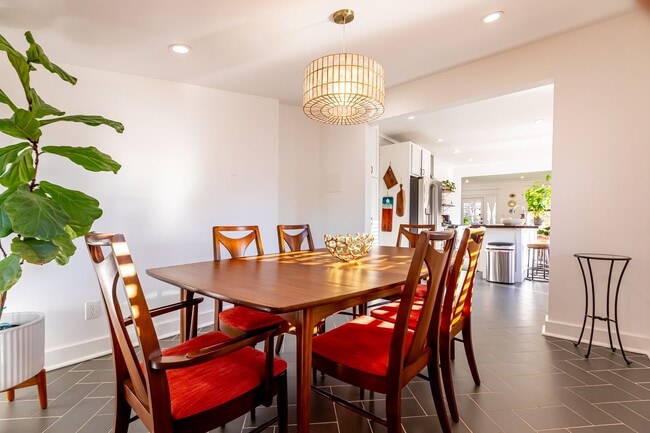 Building Photo - Rare historic East Nashville bungalow for rent; 4 Beds 3 Baths, 1,806 SqFt, fenced yard