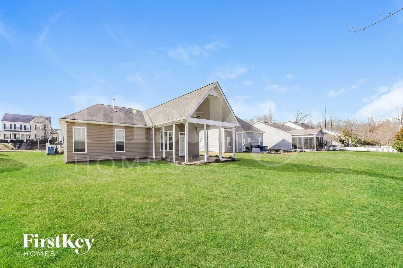 Building Photo - 190 Parkview Ln