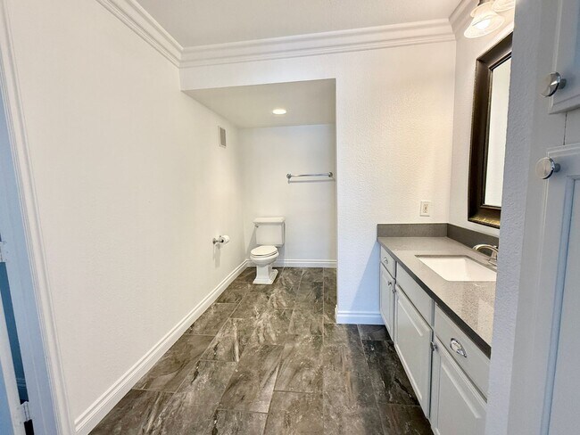 Building Photo - Beautifully Updated Condo in Gated Copper Palms Community