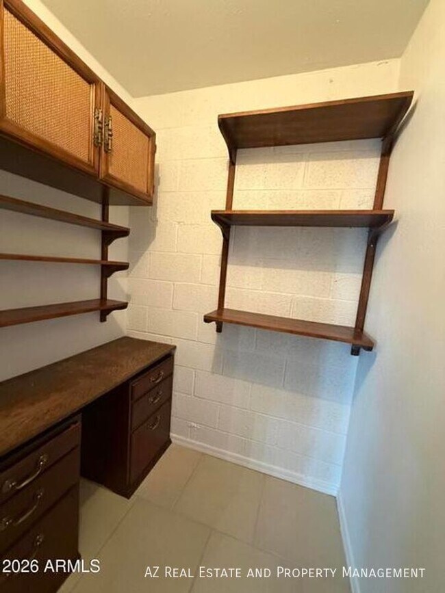 Building Photo - 2901 W Sierra St