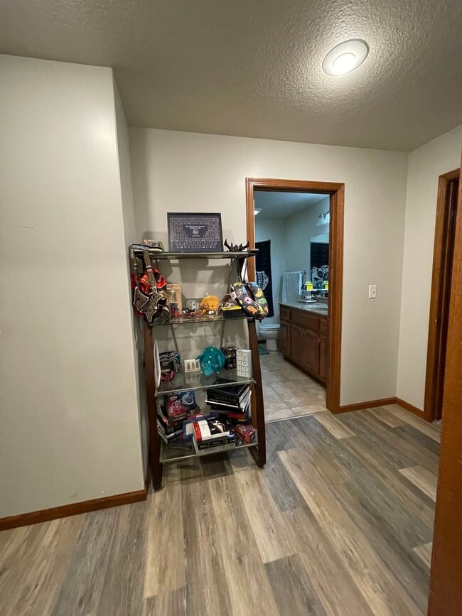 Building Photo - 825 Locharno Dr