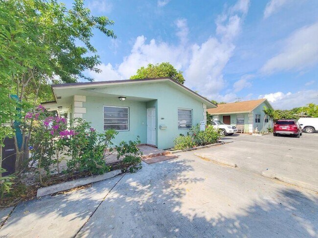 Building Photo - 412 Conniston Rd