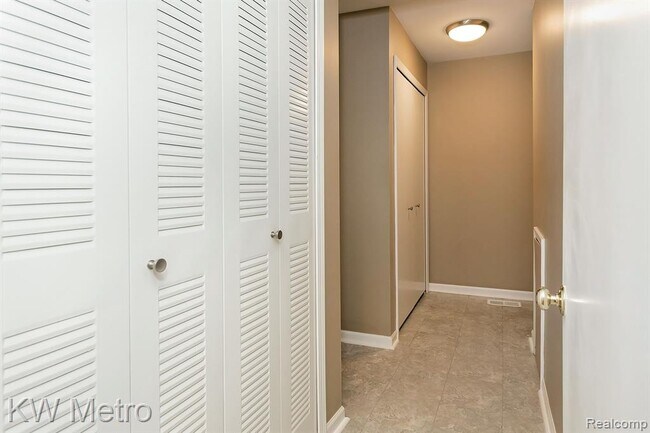 Building Photo - 516 Newburne Pointe