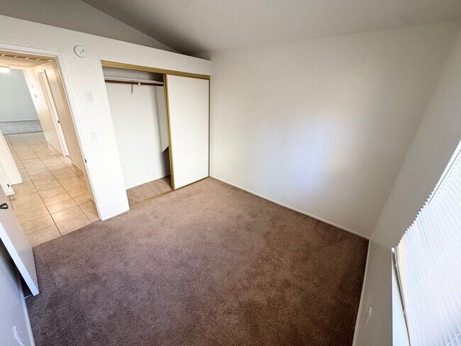 Building Photo - Beautiful West Palmdale Home