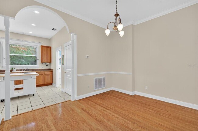 Building Photo - 6827 S Trask St
