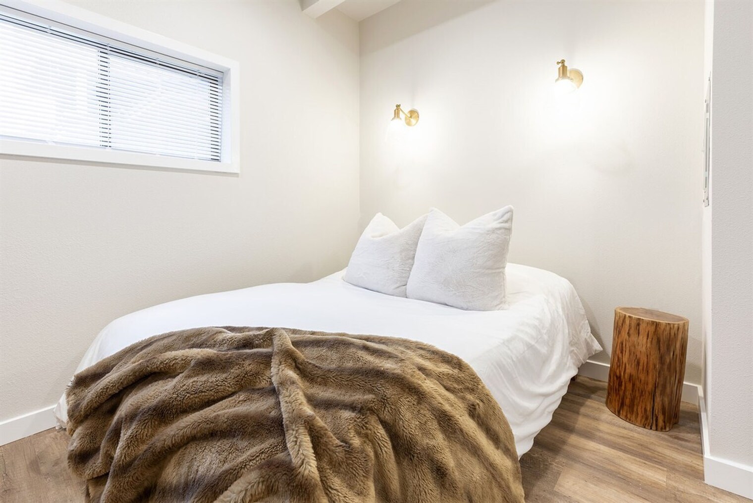 Building Photo - 611 N Cedar St