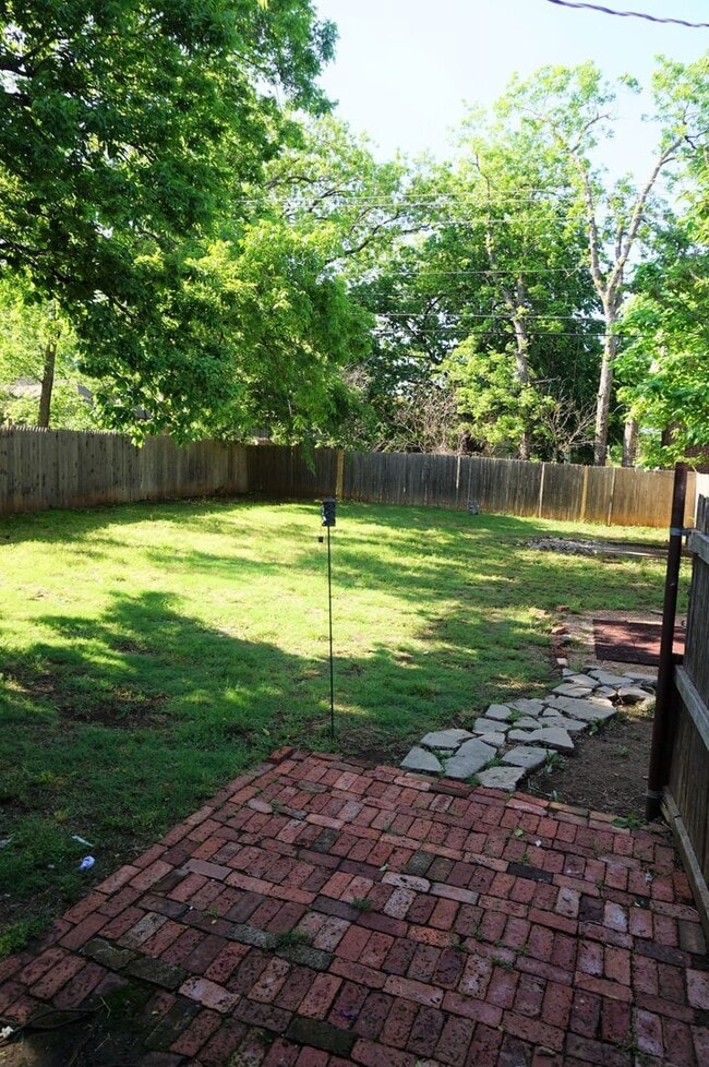 Building Photo - 2 BED 1 BATH CENTRAL PARK ADDITION NEAR PA...