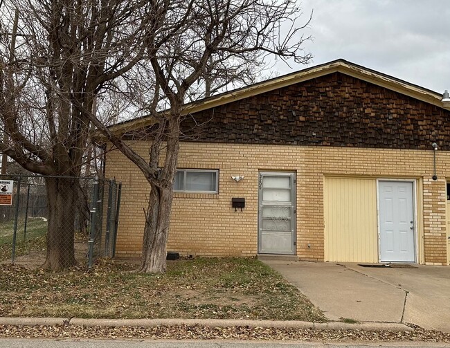 Building Photo - Unique 1 Bedroom