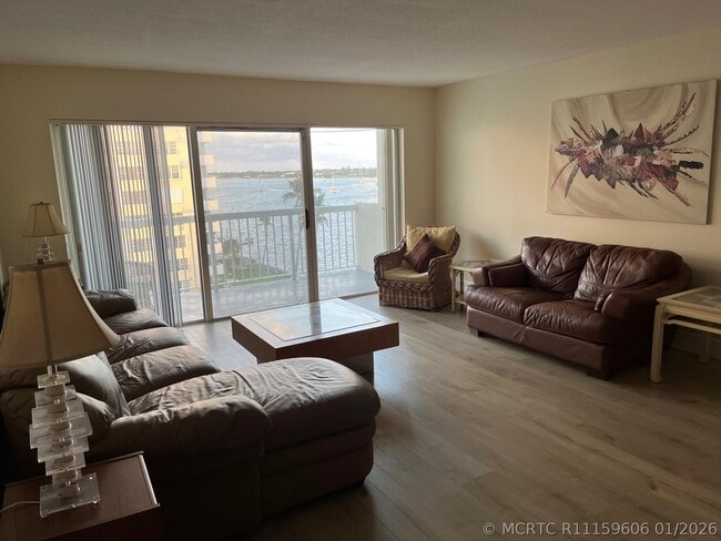 Building Photo - 2600 N Flagler Dr
