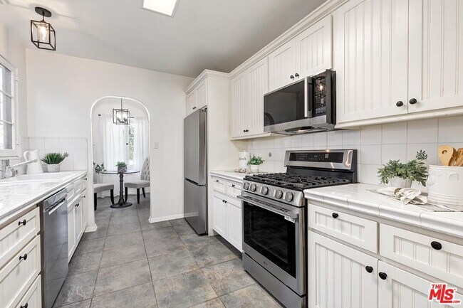 Building Photo - 373 S Crescent Heights Blvd