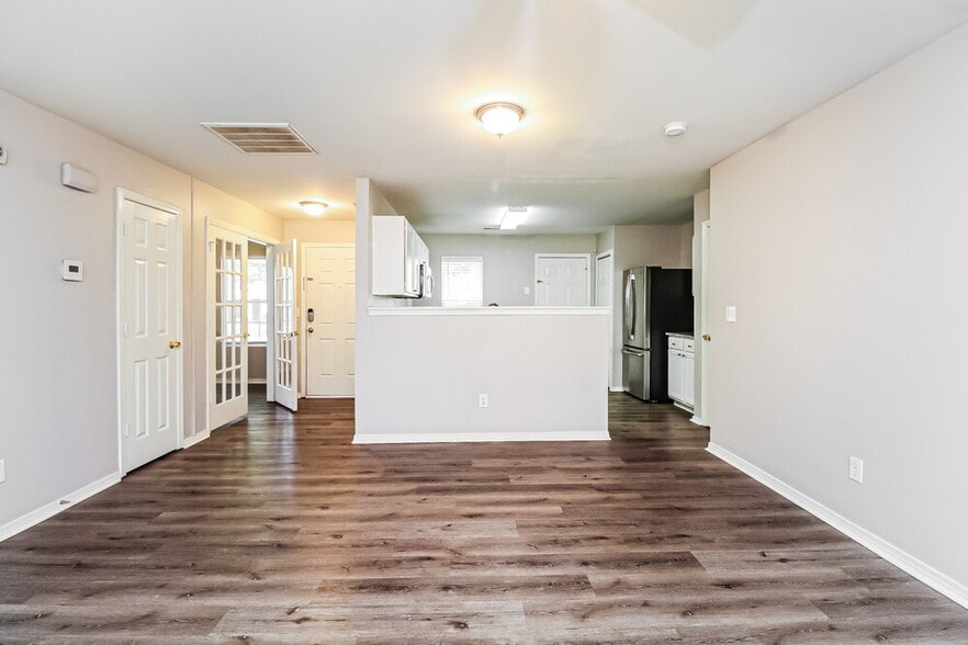 Building Photo - 5125 Valcourt Rd