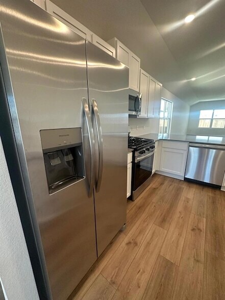 Building Photo - 453 Alamito Ave