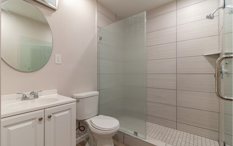 Building Photo - Kingston