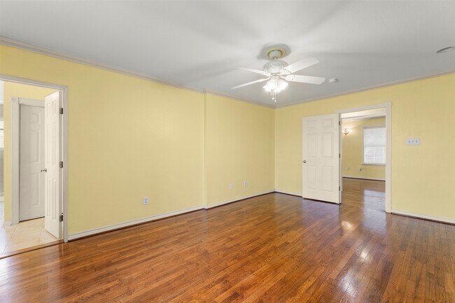 Building Photo - 1535 W 25th St