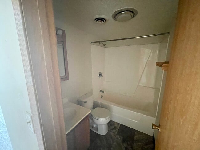 Apt 209 - 205 Spruce St