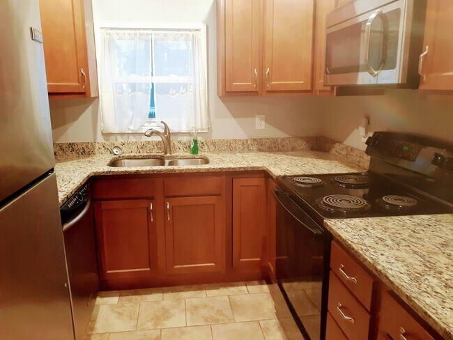 Building Photo - 10 Weeks St