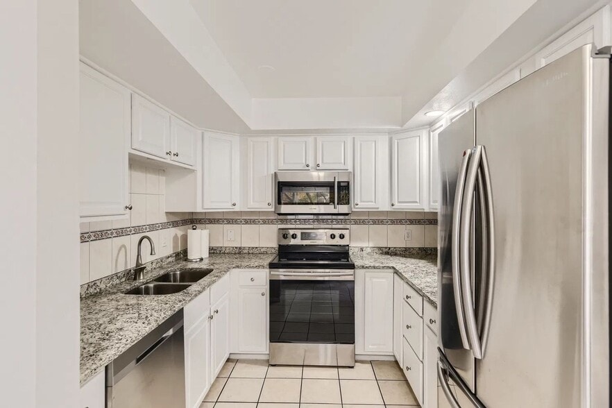 Building Photo - 2656 S Xanadu Way