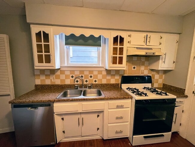 Building Photo - 3 bed 1 bath - Westview, great area, washe...