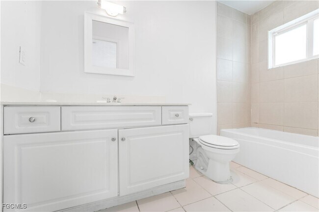 Building Photo - 2927 SE 15th Pl