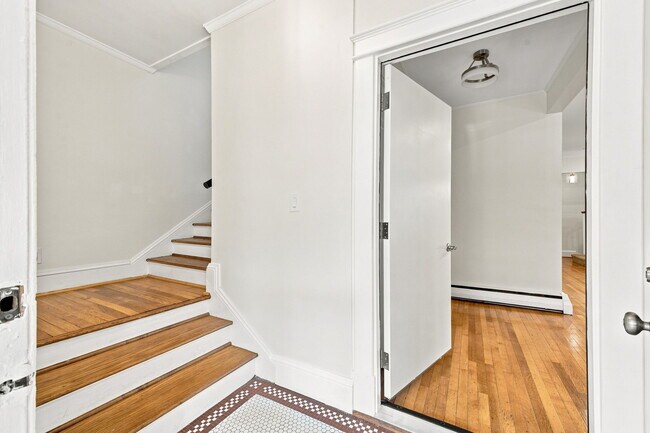 Building Photo - 734 Shirley Ave